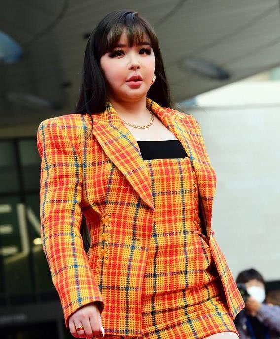 娱乐圈吃瓜脱口秀演员,揭秘吃瓜脱口秀演员的幕后故事